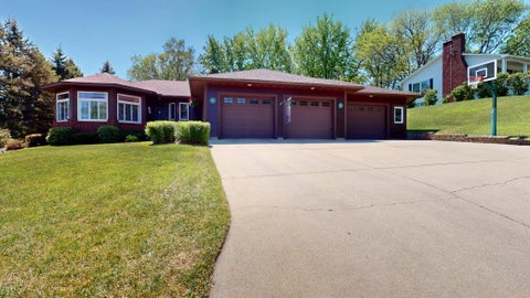 Homes For Sale - 1401 Martin Road<br/> Freeborn County, Albert Lea, MN 56007