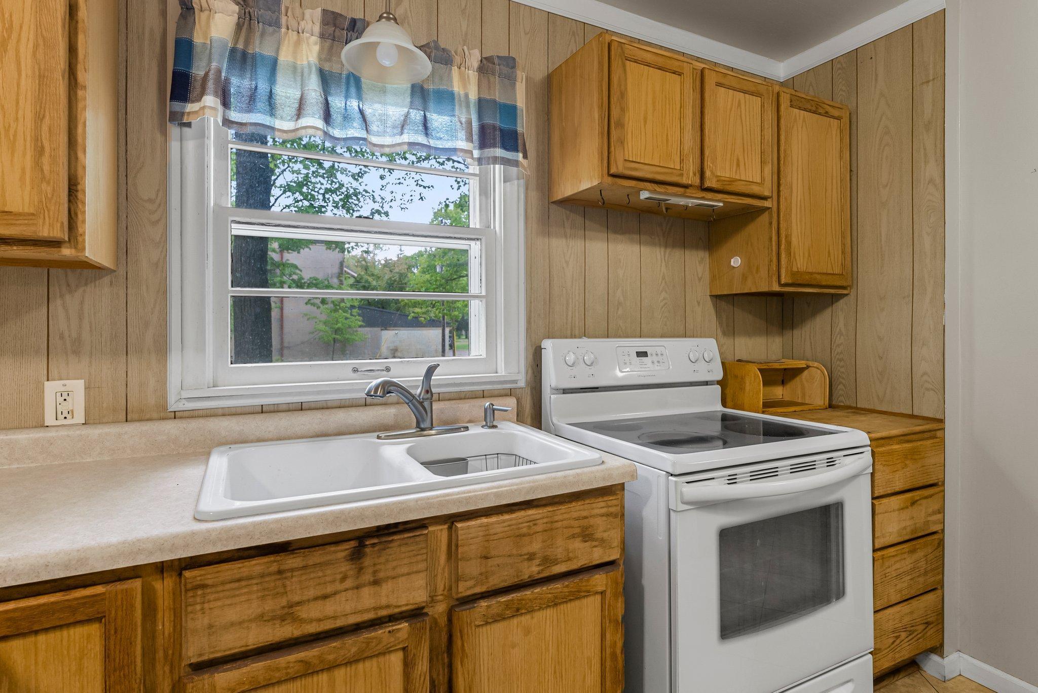 423 Cypress Avenue, Braham, Minnesota image 8