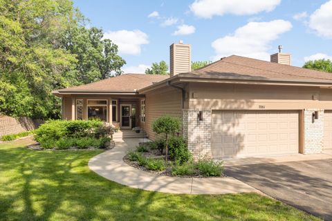 Townhouse For Sale - 7081 Crowne Oak Road<br/> Eden Prairie, MN 55344