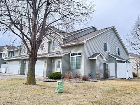 Homes For Sale - 2452 Yellowstone Drive<br/> Dakota County, Hastings, MN 55033