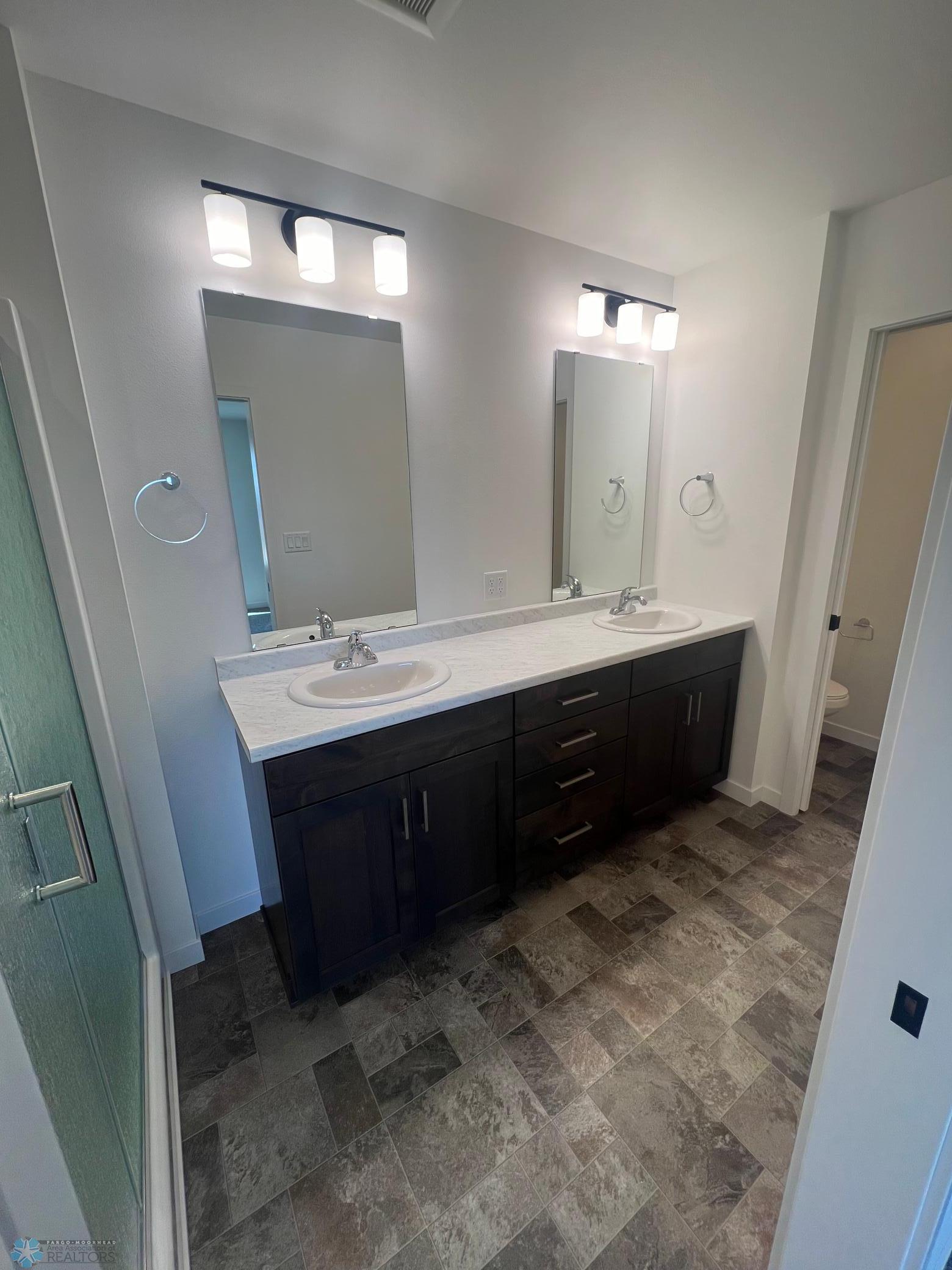 Moorhead, Minnesota 56560, United States, 4 Bedrooms Bedrooms, ,3 BathroomsBathrooms,Residential,Pending,40193