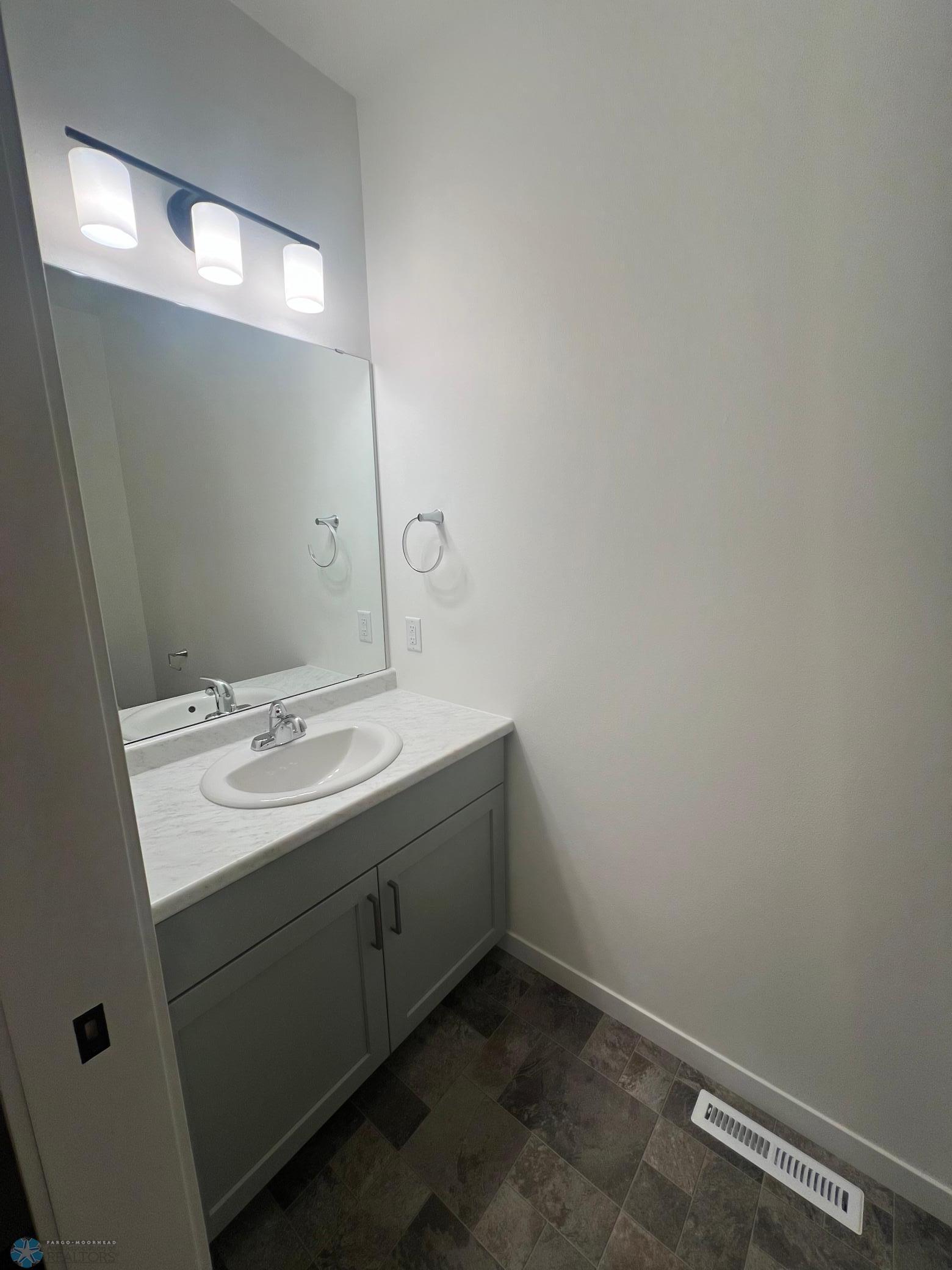 Moorhead, Minnesota 56560, United States, 4 Bedrooms Bedrooms, ,3 BathroomsBathrooms,Residential,Pending,40193