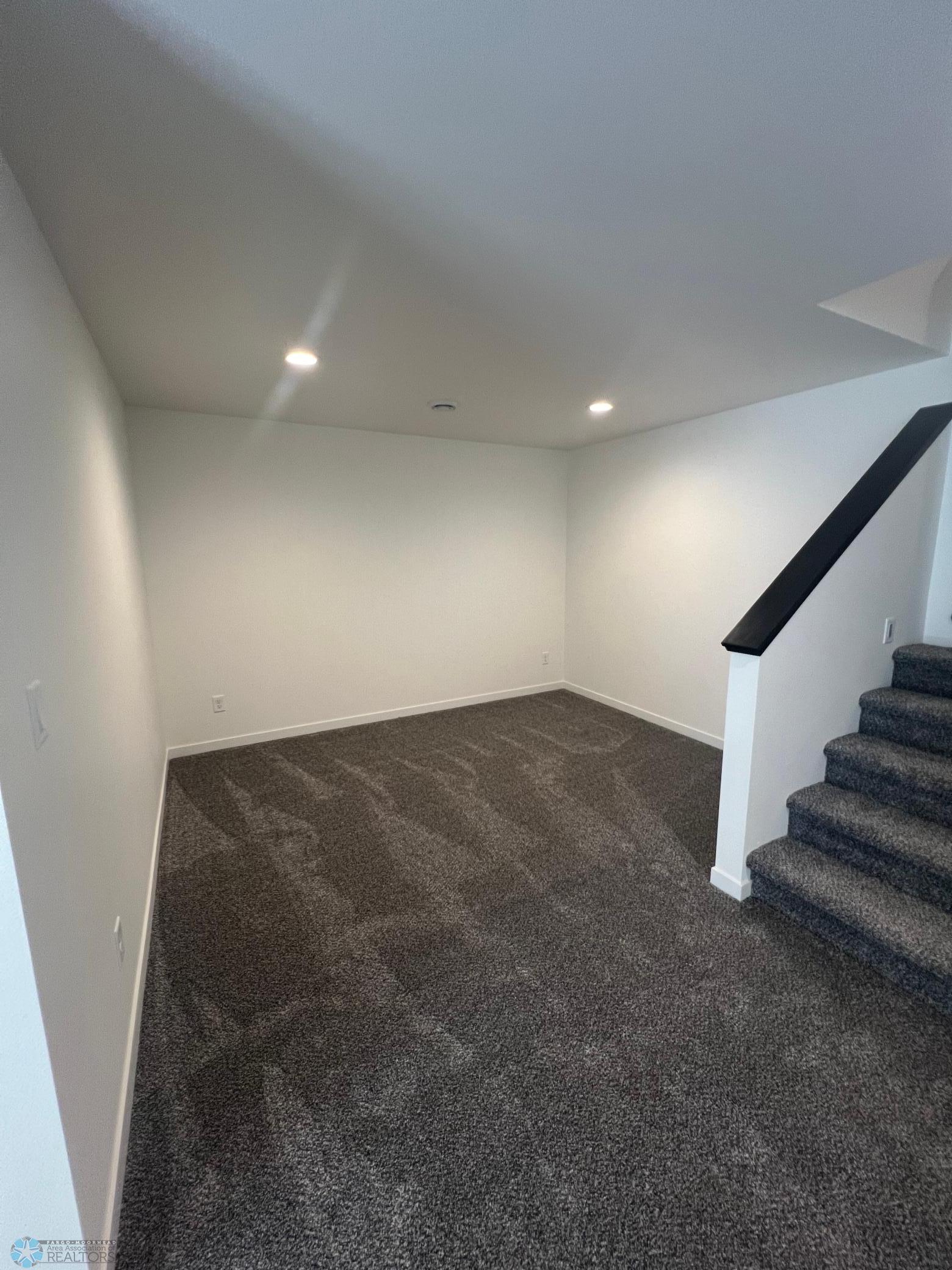 Moorhead, Minnesota 56560, United States, 4 Bedrooms Bedrooms, ,3 BathroomsBathrooms,Residential,Pending,40193