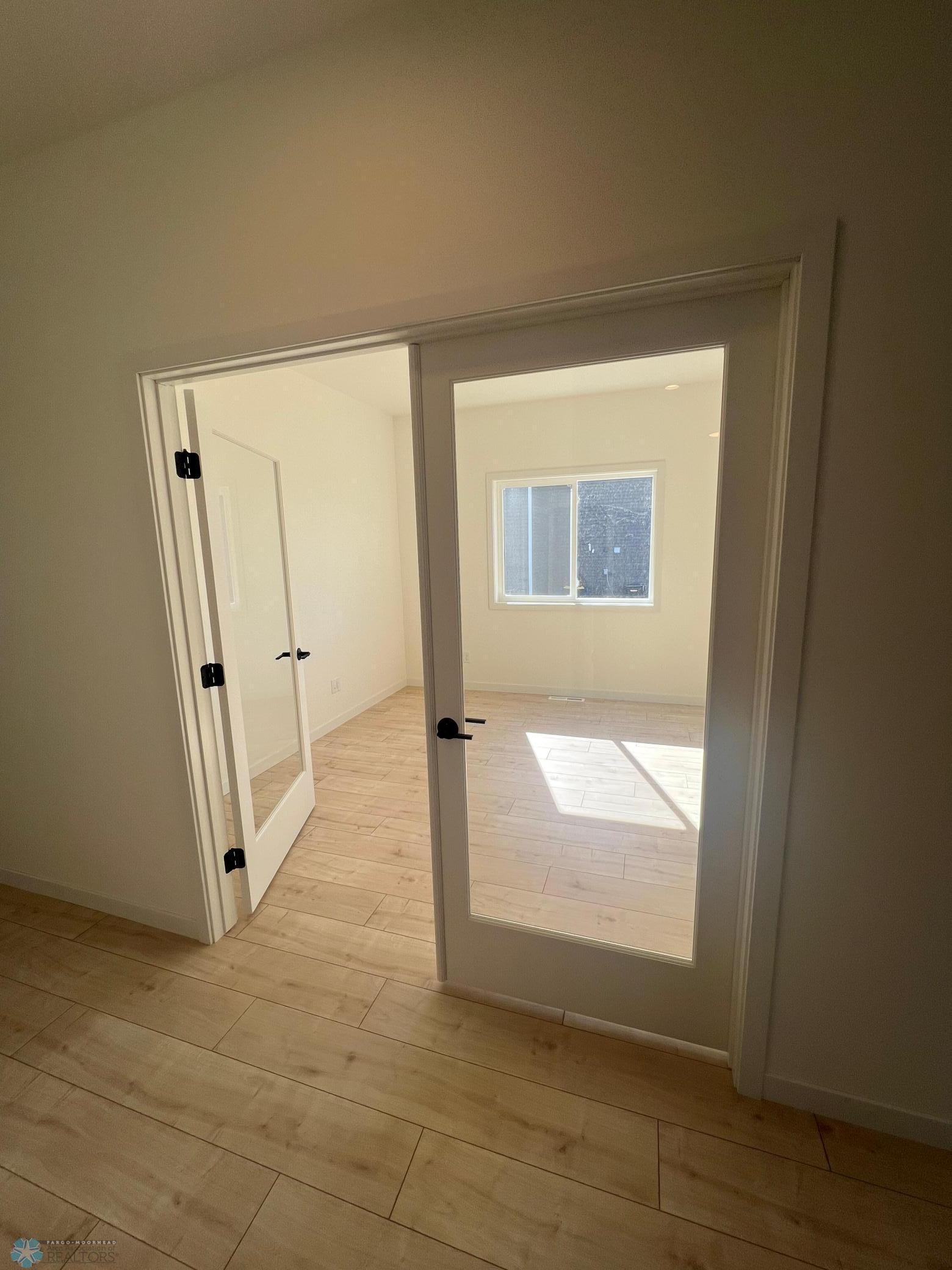 Moorhead, Minnesota 56560, United States, 4 Bedrooms Bedrooms, ,3 BathroomsBathrooms,Residential,Pending,40193