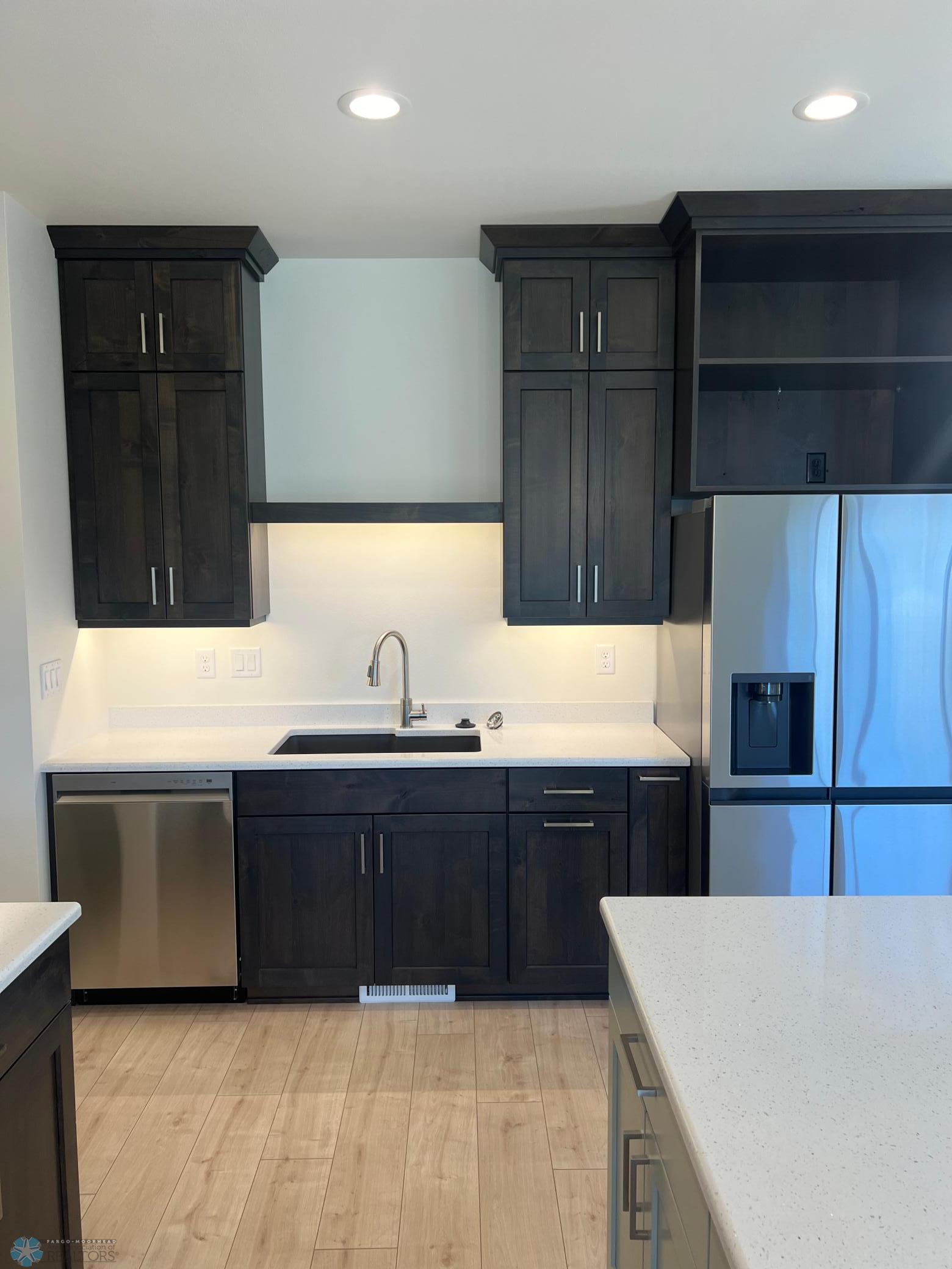 Moorhead, Minnesota 56560, United States, 4 Bedrooms Bedrooms, ,3 BathroomsBathrooms,Residential,Pending,40193