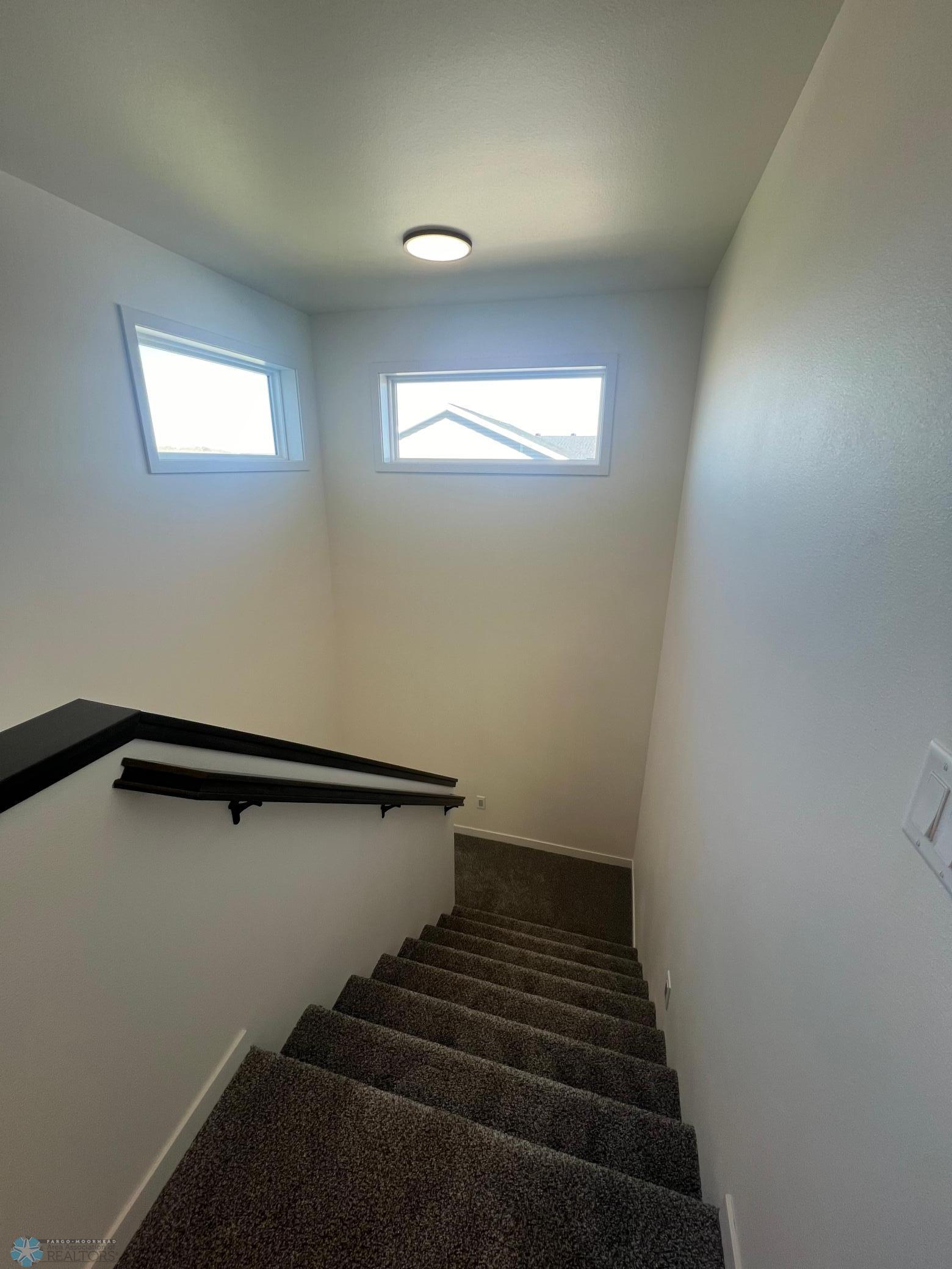 Moorhead, Minnesota 56560, United States, 4 Bedrooms Bedrooms, ,3 BathroomsBathrooms,Residential,Pending,40193