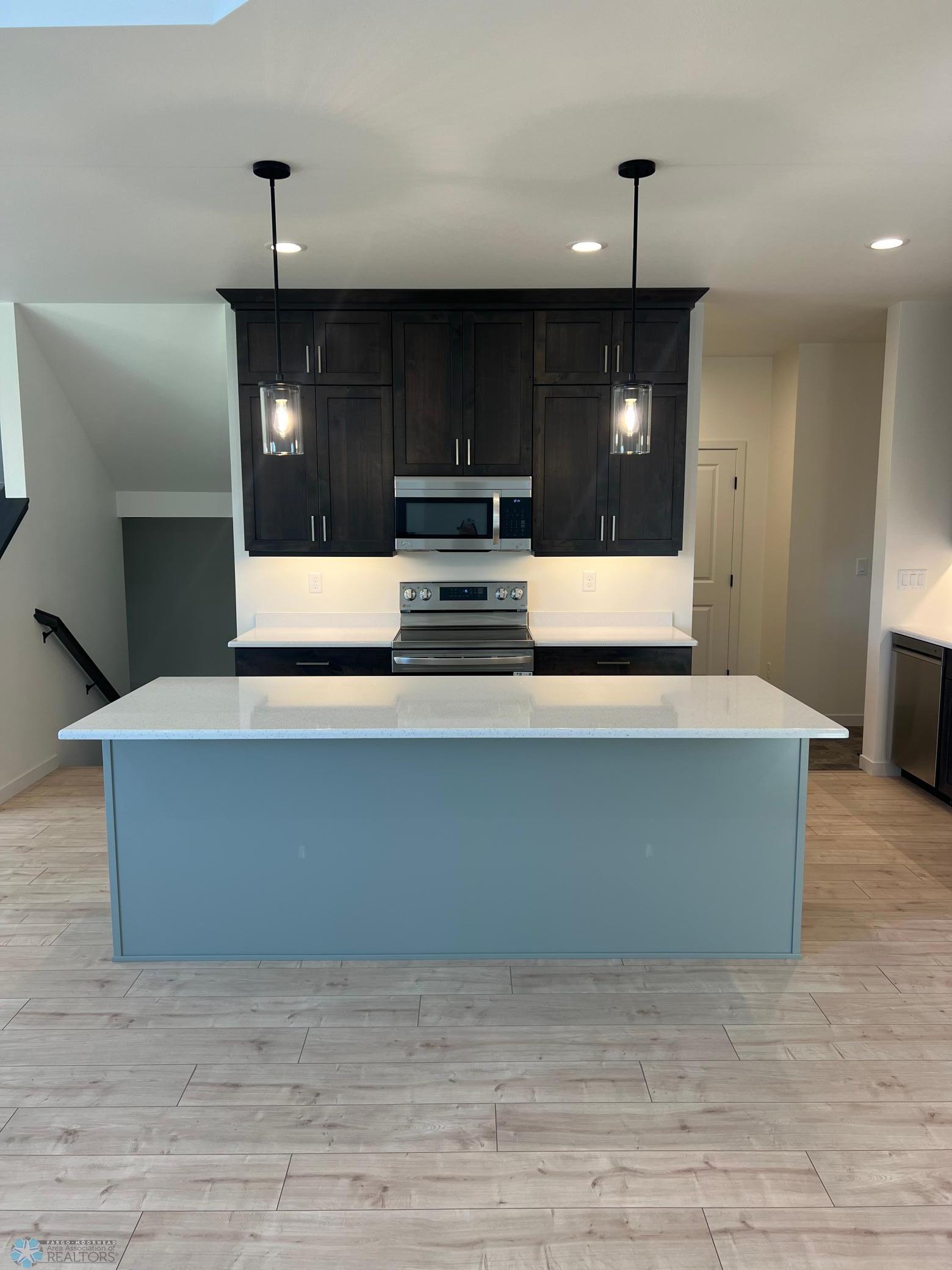 Moorhead, Minnesota 56560, United States, 4 Bedrooms Bedrooms, ,3 BathroomsBathrooms,Residential,Pending,40193