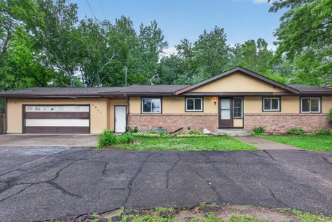 Homes For Sale - 3921 Williston Road<br/> Minnetonka, MN 55345
