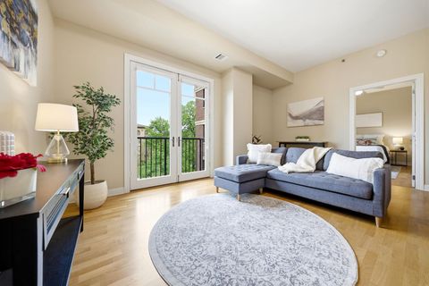 Condo For Sale - 370 Marshall Avenue<br/> Saint Paul, MN 55102