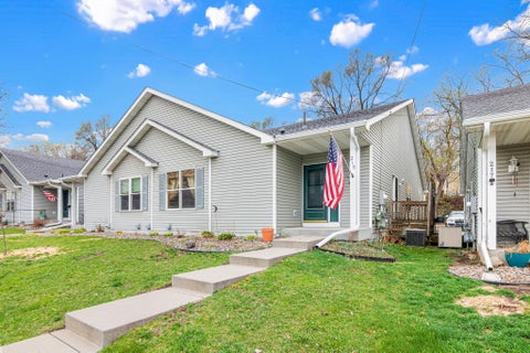Townhouse For Sale - 215 9th Avenue<br/> Dakota County, South Saint Paul, MN 55075