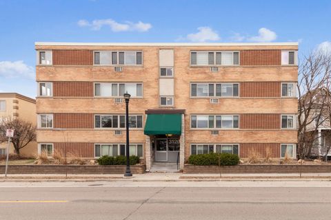 Condo For Sale - 3120 Hennepin Avenue<br/> Hennepin County, Minneapolis, MN 55408