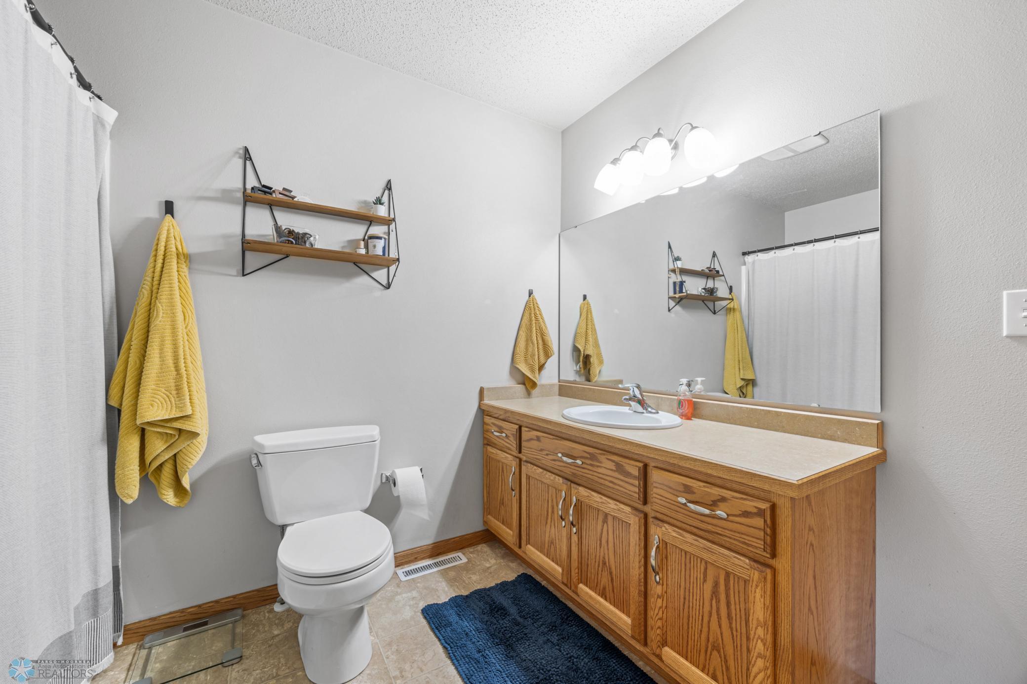 Moorhead, Minnesota 56560, United States, 3 Bedrooms Bedrooms, ,2 BathroomsBathrooms,Residential,Pending,155818