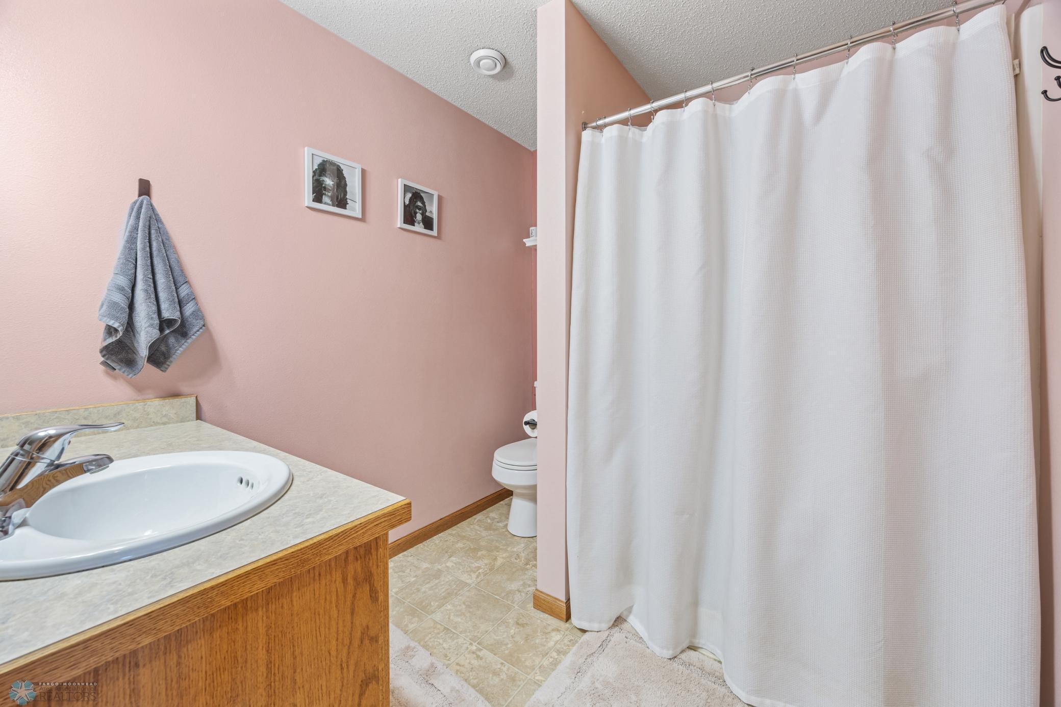 Moorhead, Minnesota 56560, United States, 3 Bedrooms Bedrooms, ,2 BathroomsBathrooms,Residential,Pending,155818