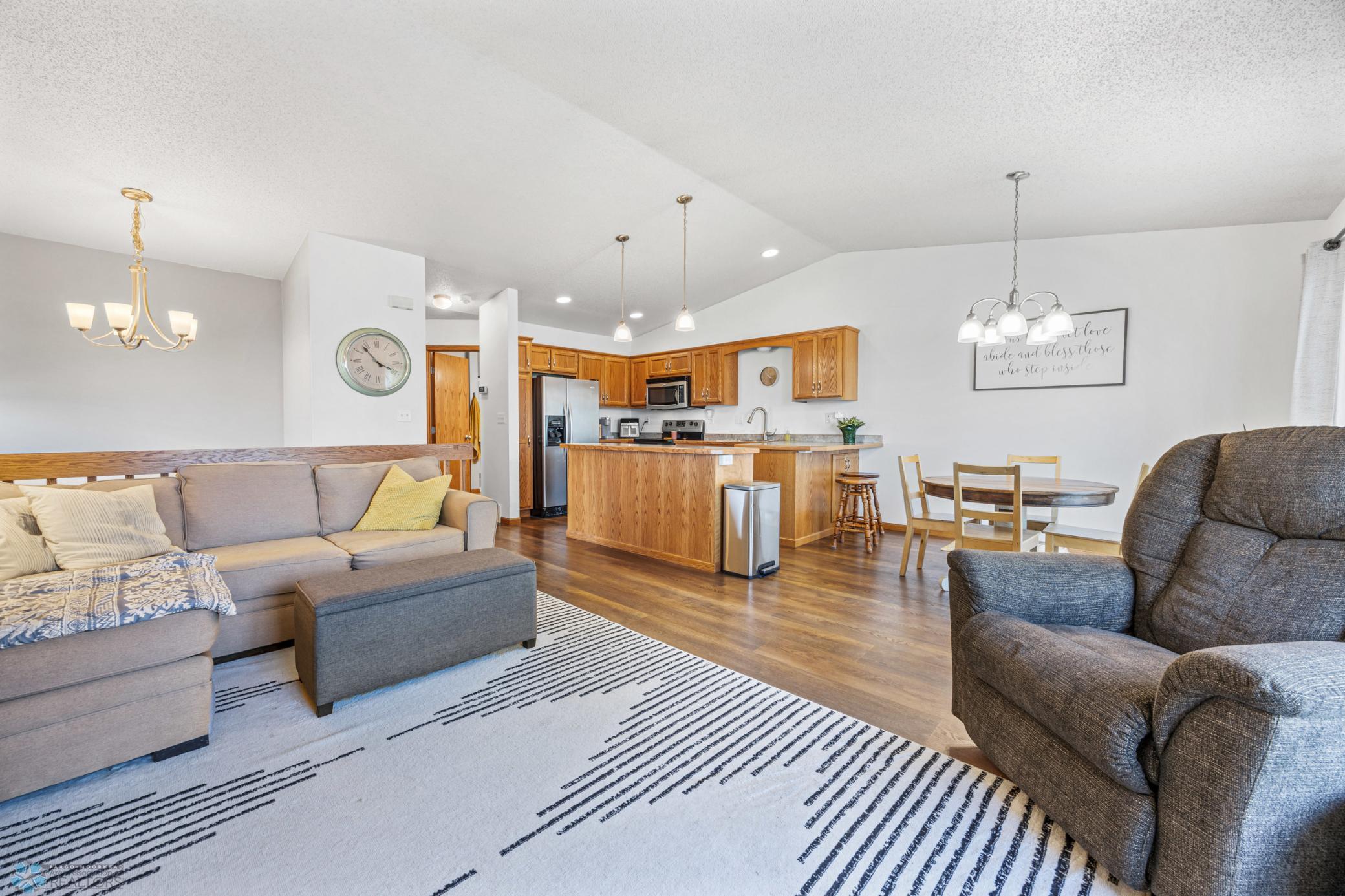 Moorhead, Minnesota 56560, United States, 3 Bedrooms Bedrooms, ,2 BathroomsBathrooms,Residential,Pending,155818