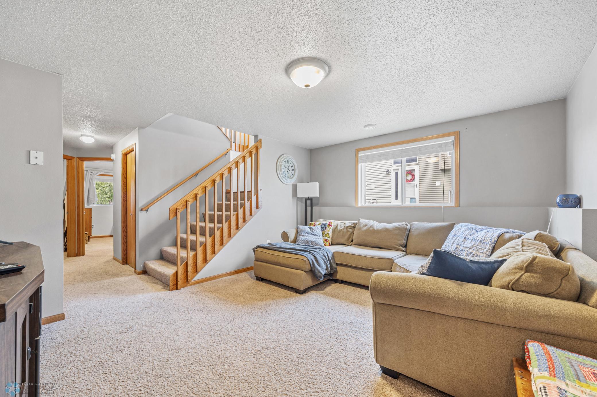 Moorhead, Minnesota 56560, United States, 3 Bedrooms Bedrooms, ,2 BathroomsBathrooms,Residential,Pending,155818