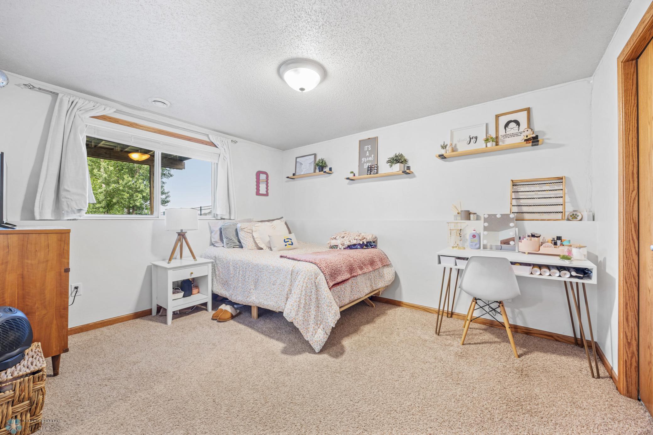 Moorhead, Minnesota 56560, United States, 3 Bedrooms Bedrooms, ,2 BathroomsBathrooms,Residential,Pending,155818