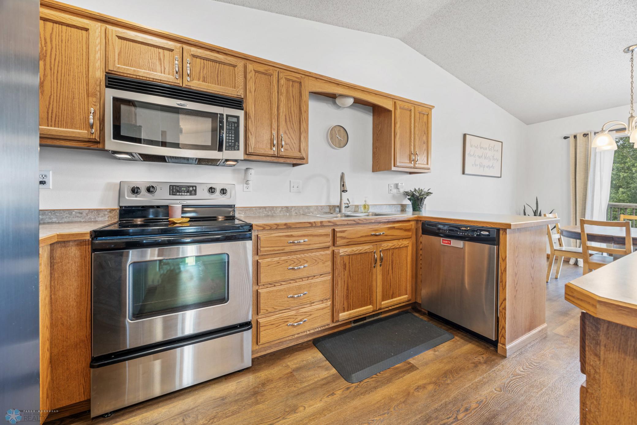 Moorhead, Minnesota 56560, United States, 3 Bedrooms Bedrooms, ,2 BathroomsBathrooms,Residential,Pending,155818