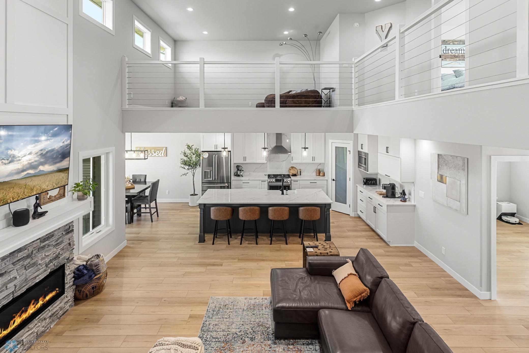 Reiles Acres, North Dakota 58102, United States, 5 Bedrooms Bedrooms, ,5 BathroomsBathrooms,Residential,Active,140233