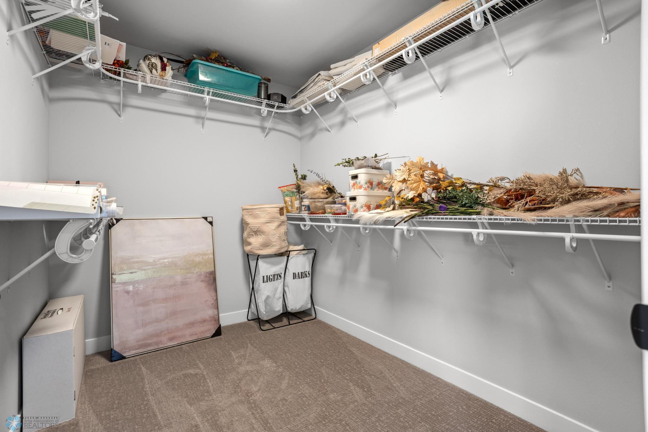 Reiles Acres, North Dakota 58102, United States, 5 Bedrooms Bedrooms, ,5 BathroomsBathrooms,Residential,Active,140233