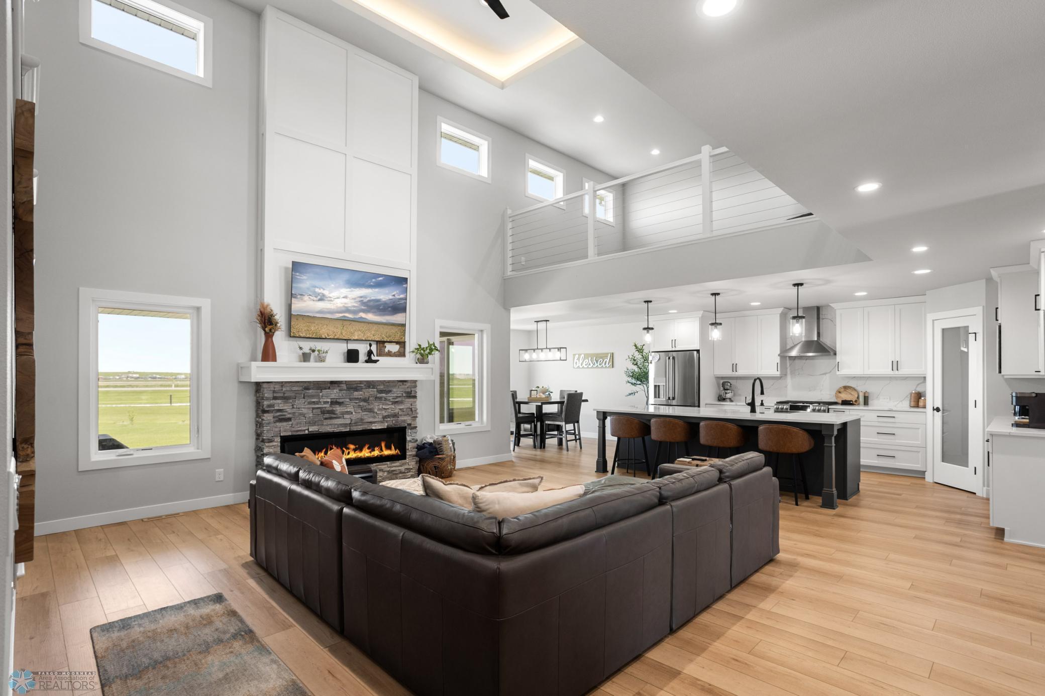 Reiles Acres, North Dakota 58102, United States, 5 Bedrooms Bedrooms, ,5 BathroomsBathrooms,Residential,Active,140233