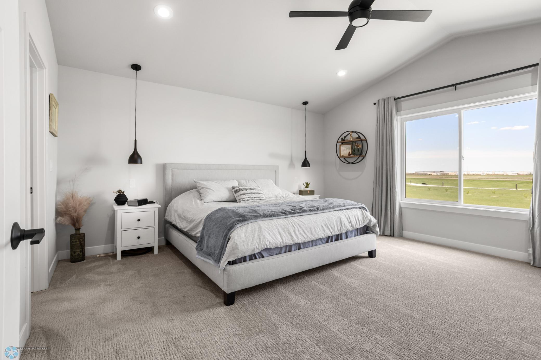 Reiles Acres, North Dakota 58102, United States, 5 Bedrooms Bedrooms, ,5 BathroomsBathrooms,Residential,Active,140233