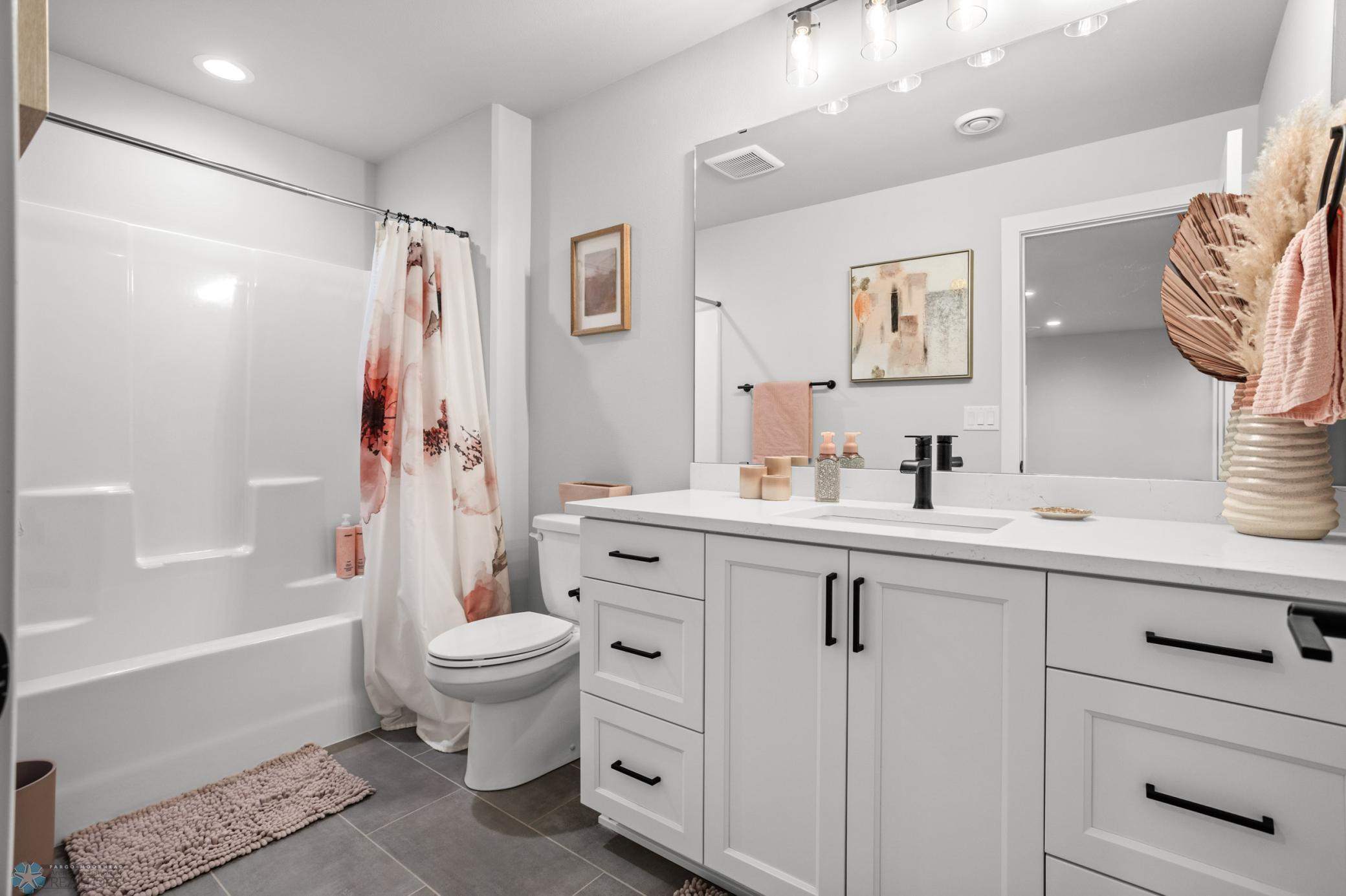 Reiles Acres, North Dakota 58102, United States, 5 Bedrooms Bedrooms, ,5 BathroomsBathrooms,Residential,Active,140233