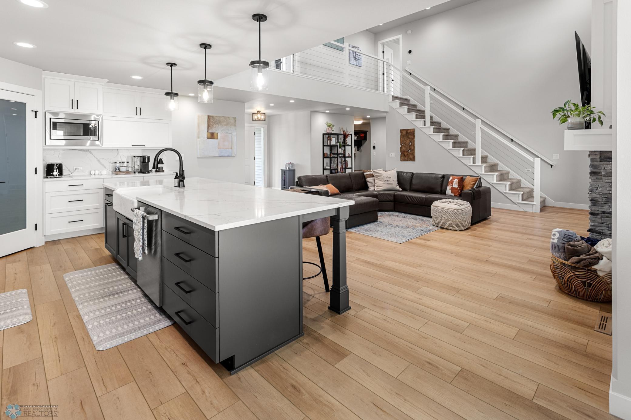 Reiles Acres, North Dakota 58102, United States, 5 Bedrooms Bedrooms, ,5 BathroomsBathrooms,Residential,Active,140233