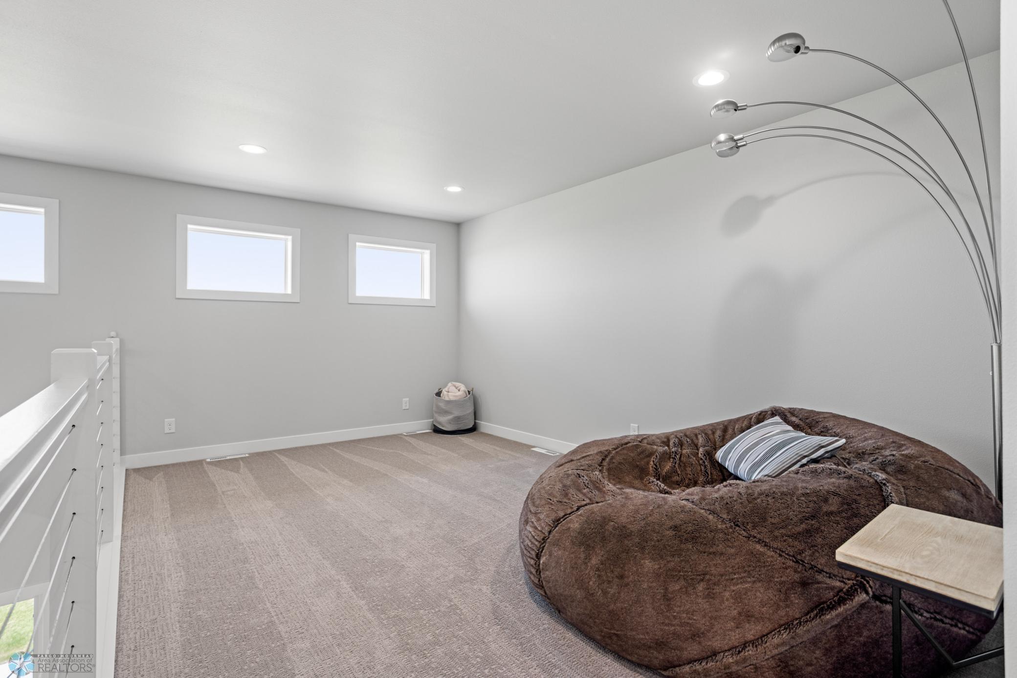 Reiles Acres, North Dakota 58102, United States, 5 Bedrooms Bedrooms, ,5 BathroomsBathrooms,Residential,Active,140233