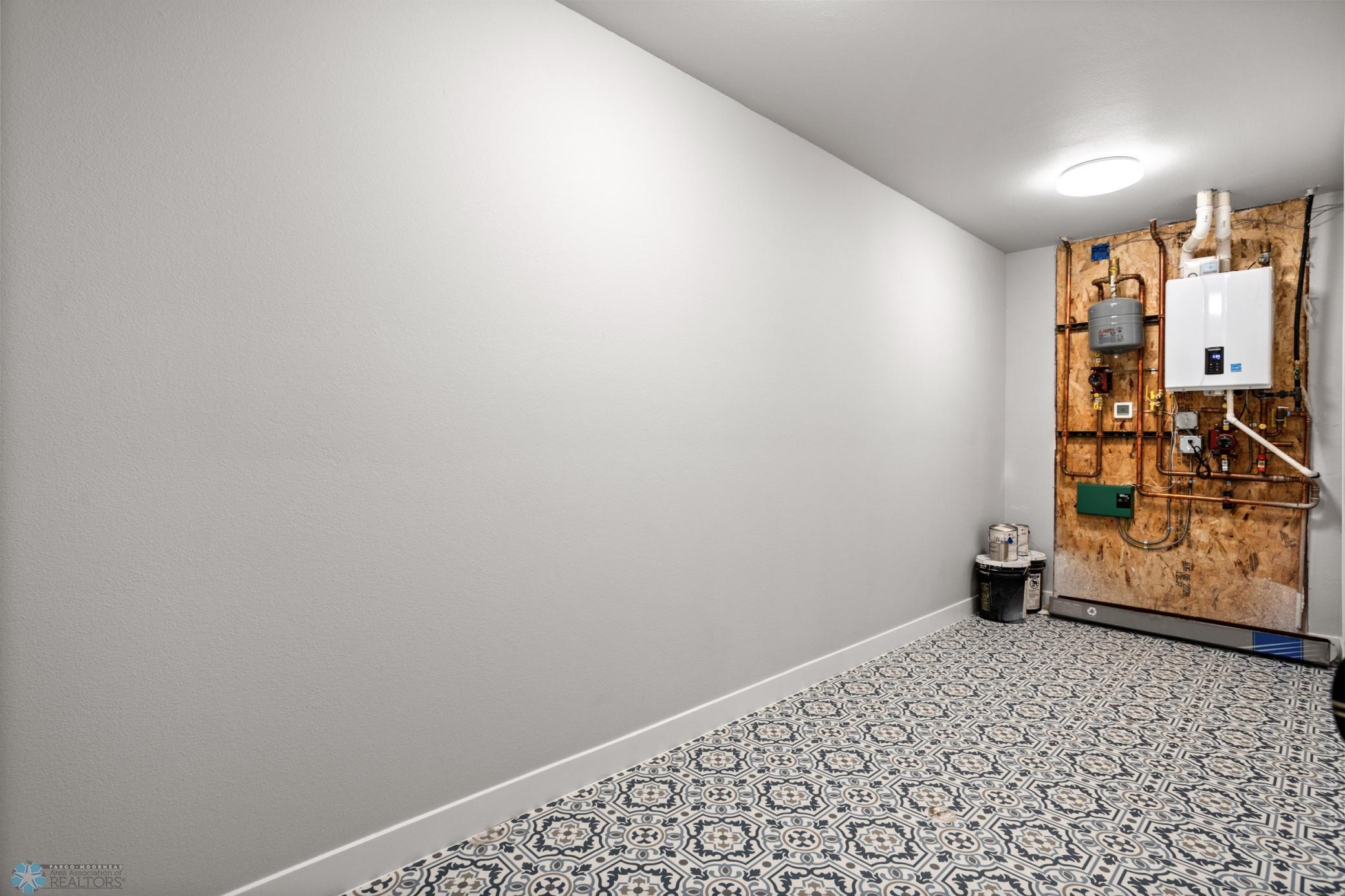 Reiles Acres, North Dakota 58102, United States, 5 Bedrooms Bedrooms, ,5 BathroomsBathrooms,Residential,Active,140233