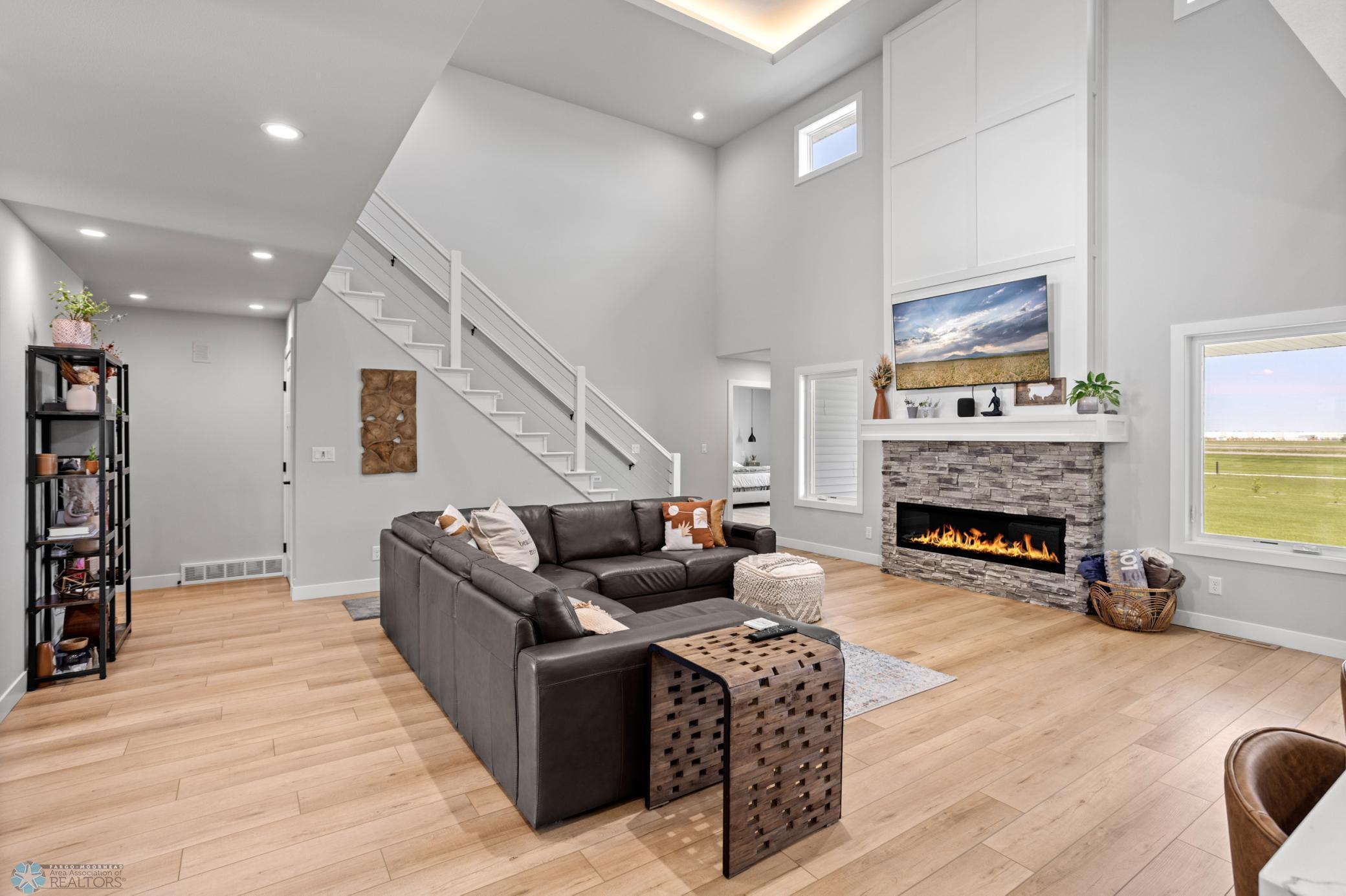 Reiles Acres, North Dakota 58102, United States, 5 Bedrooms Bedrooms, ,5 BathroomsBathrooms,Residential,Active,140233