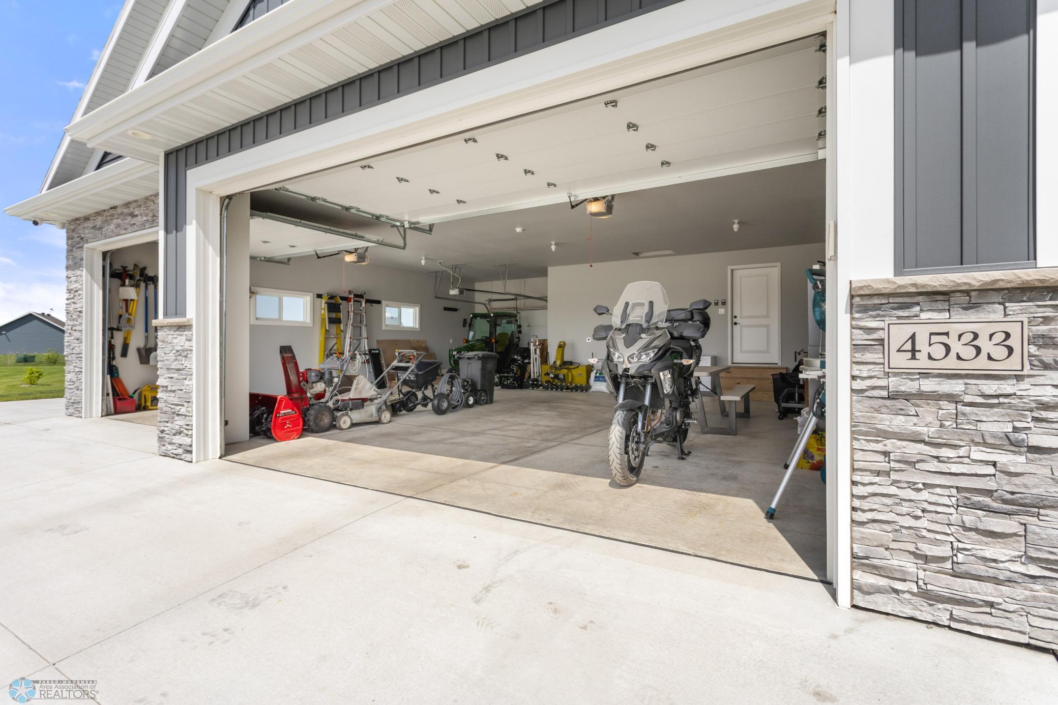 Reiles Acres, North Dakota 58102, United States, 5 Bedrooms Bedrooms, ,5 BathroomsBathrooms,Residential,Active,140233