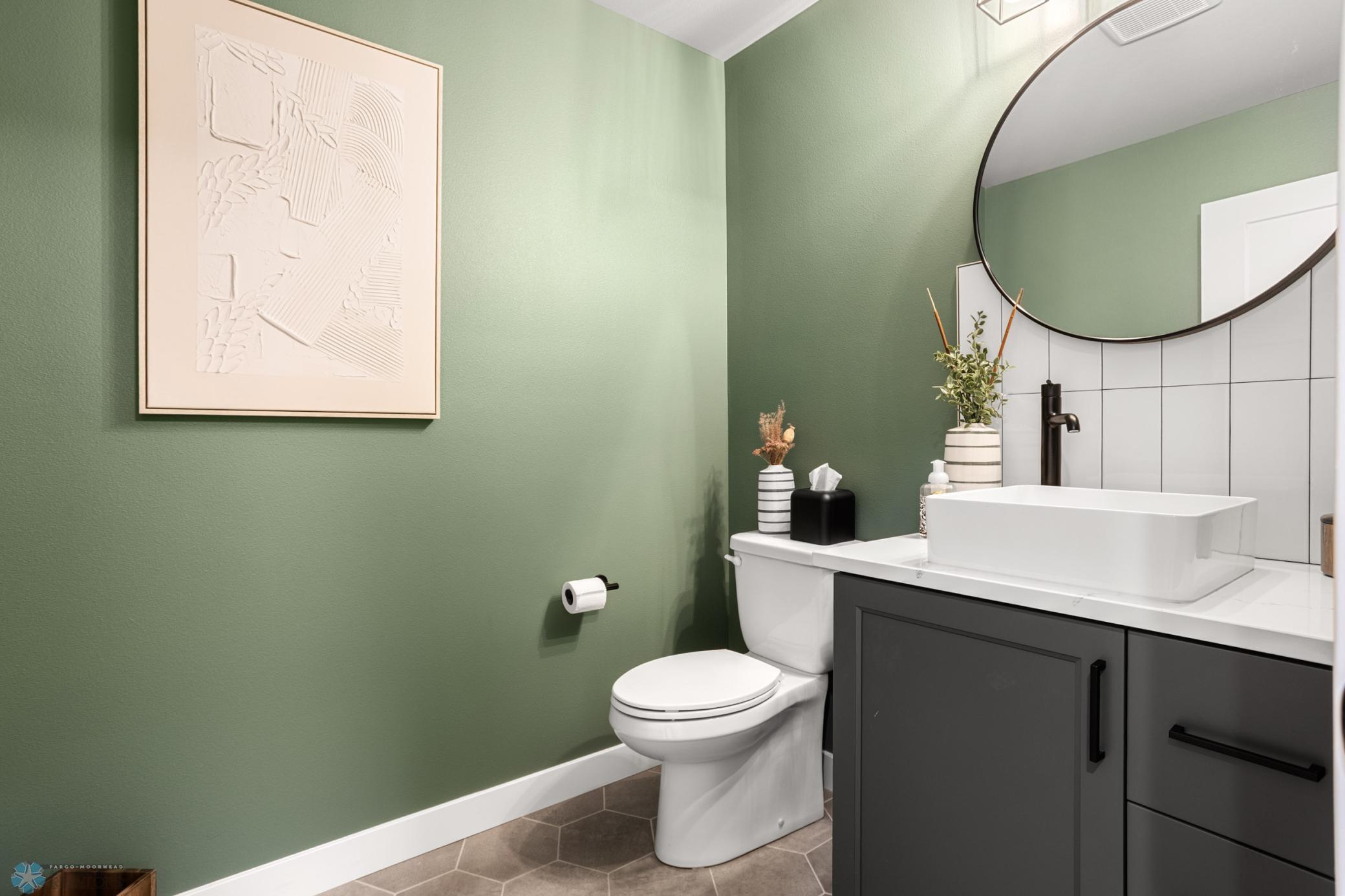 Reiles Acres, North Dakota 58102, United States, 5 Bedrooms Bedrooms, ,5 BathroomsBathrooms,Residential,Active,140233