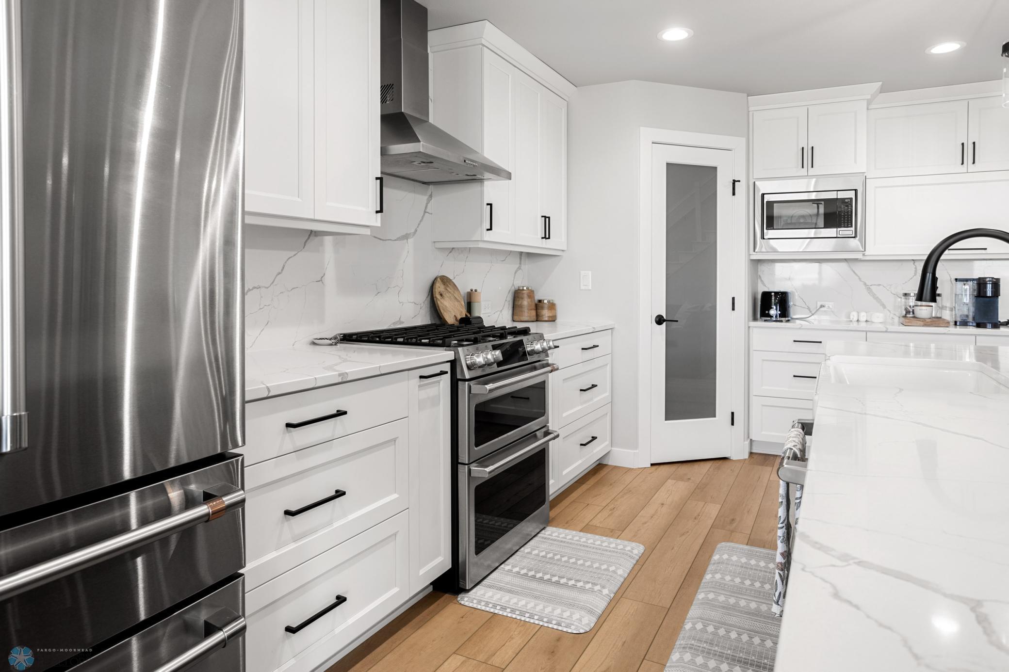 Reiles Acres, North Dakota 58102, United States, 5 Bedrooms Bedrooms, ,5 BathroomsBathrooms,Residential,Active,140233