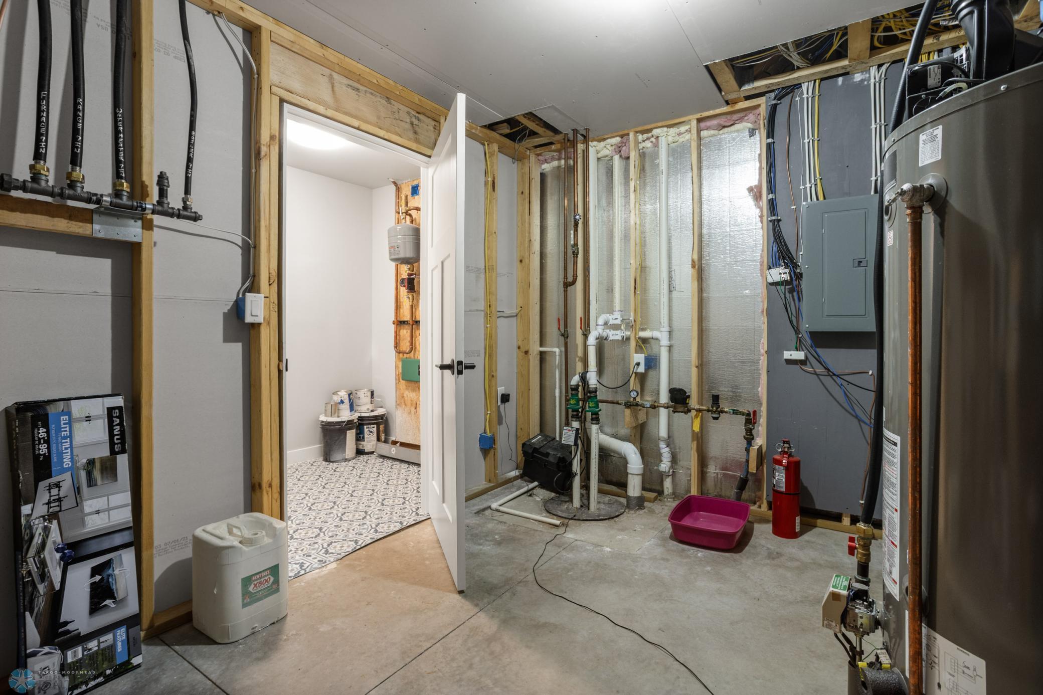 Reiles Acres, North Dakota 58102, United States, 5 Bedrooms Bedrooms, ,5 BathroomsBathrooms,Residential,Active,140233