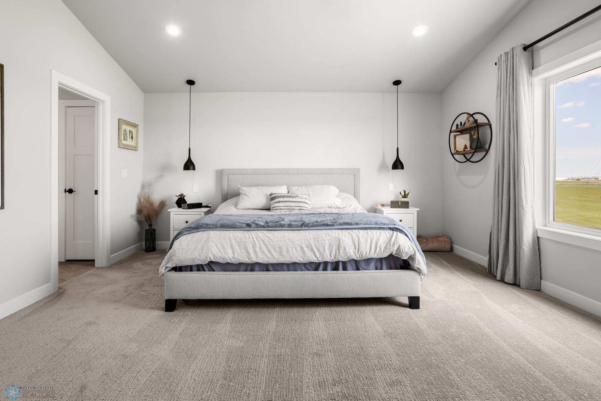 Reiles Acres, North Dakota 58102, United States, 5 Bedrooms Bedrooms, ,5 BathroomsBathrooms,Residential,Active,140233