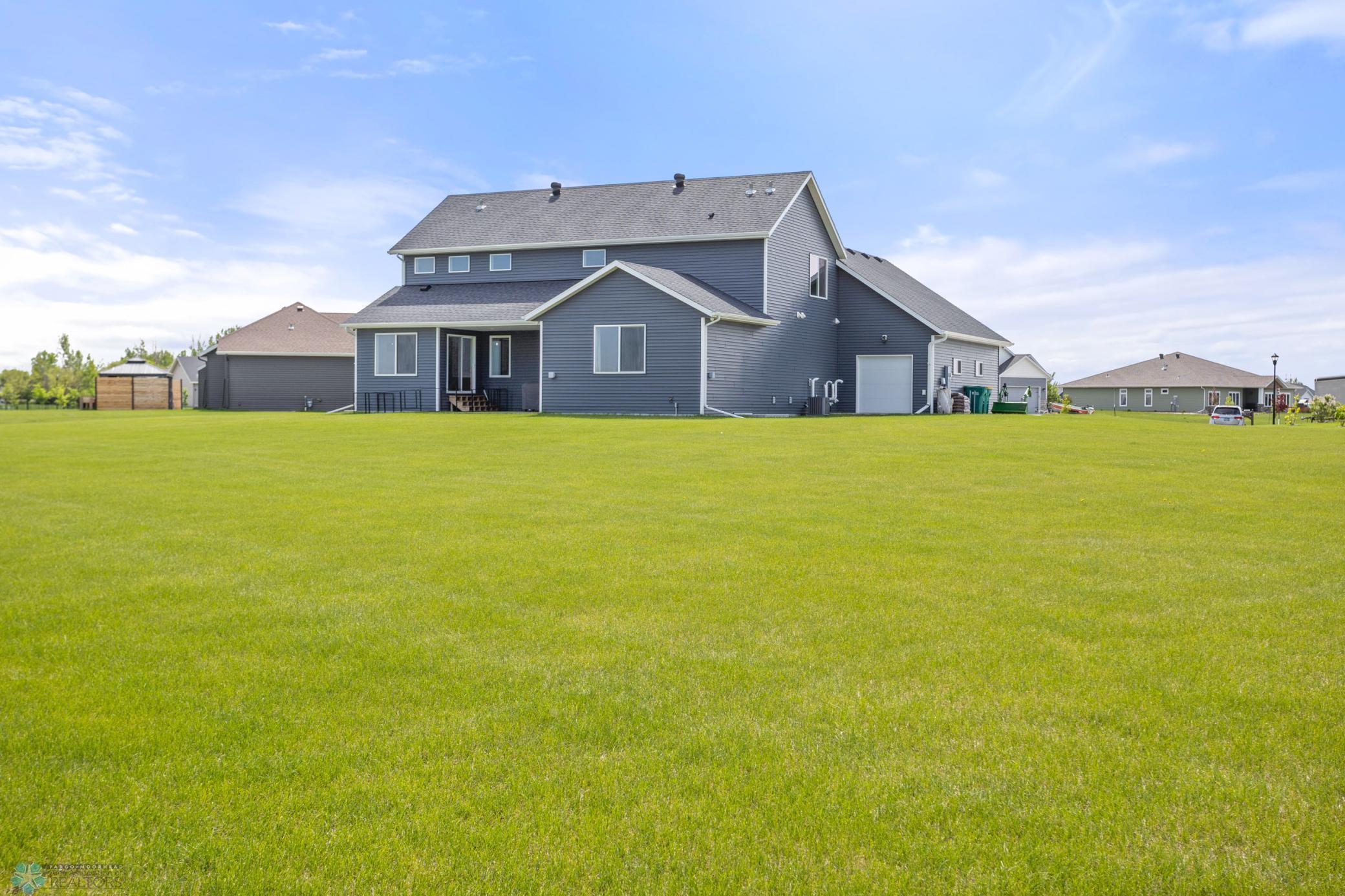 Reiles Acres, North Dakota 58102, United States, 5 Bedrooms Bedrooms, ,5 BathroomsBathrooms,Residential,Active,140233