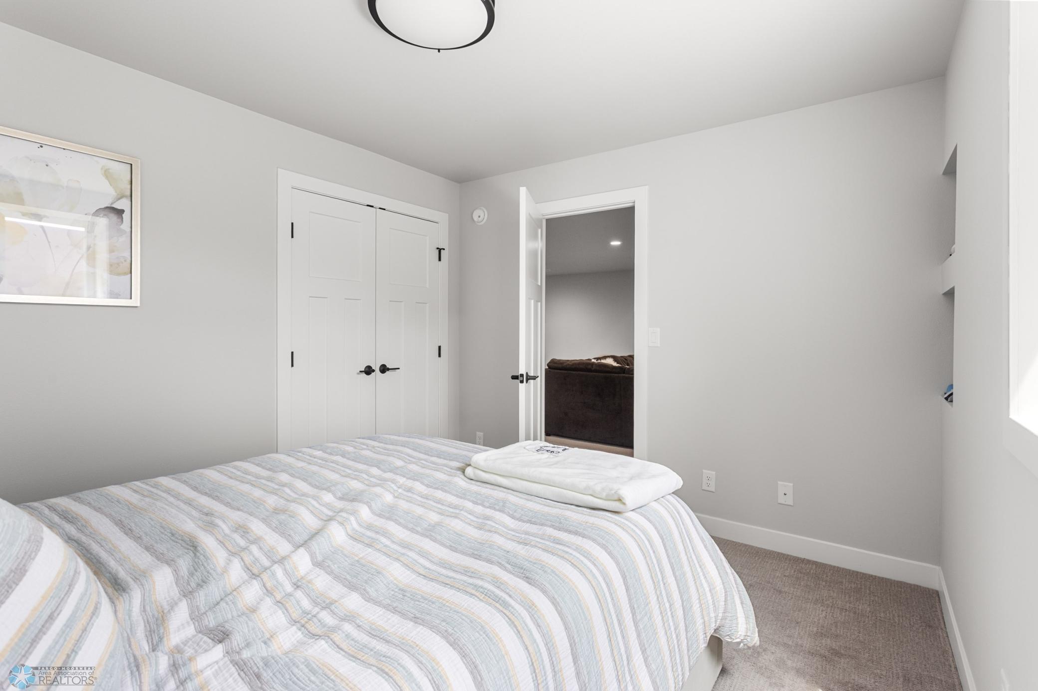 Reiles Acres, North Dakota 58102, United States, 5 Bedrooms Bedrooms, ,5 BathroomsBathrooms,Residential,Active,140233