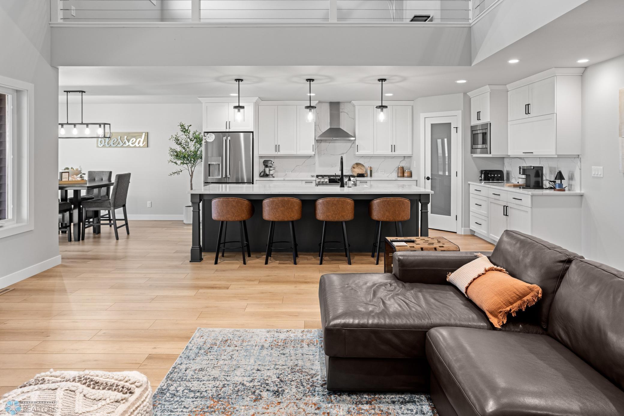 Reiles Acres, North Dakota 58102, United States, 5 Bedrooms Bedrooms, ,5 BathroomsBathrooms,Residential,Active,140233