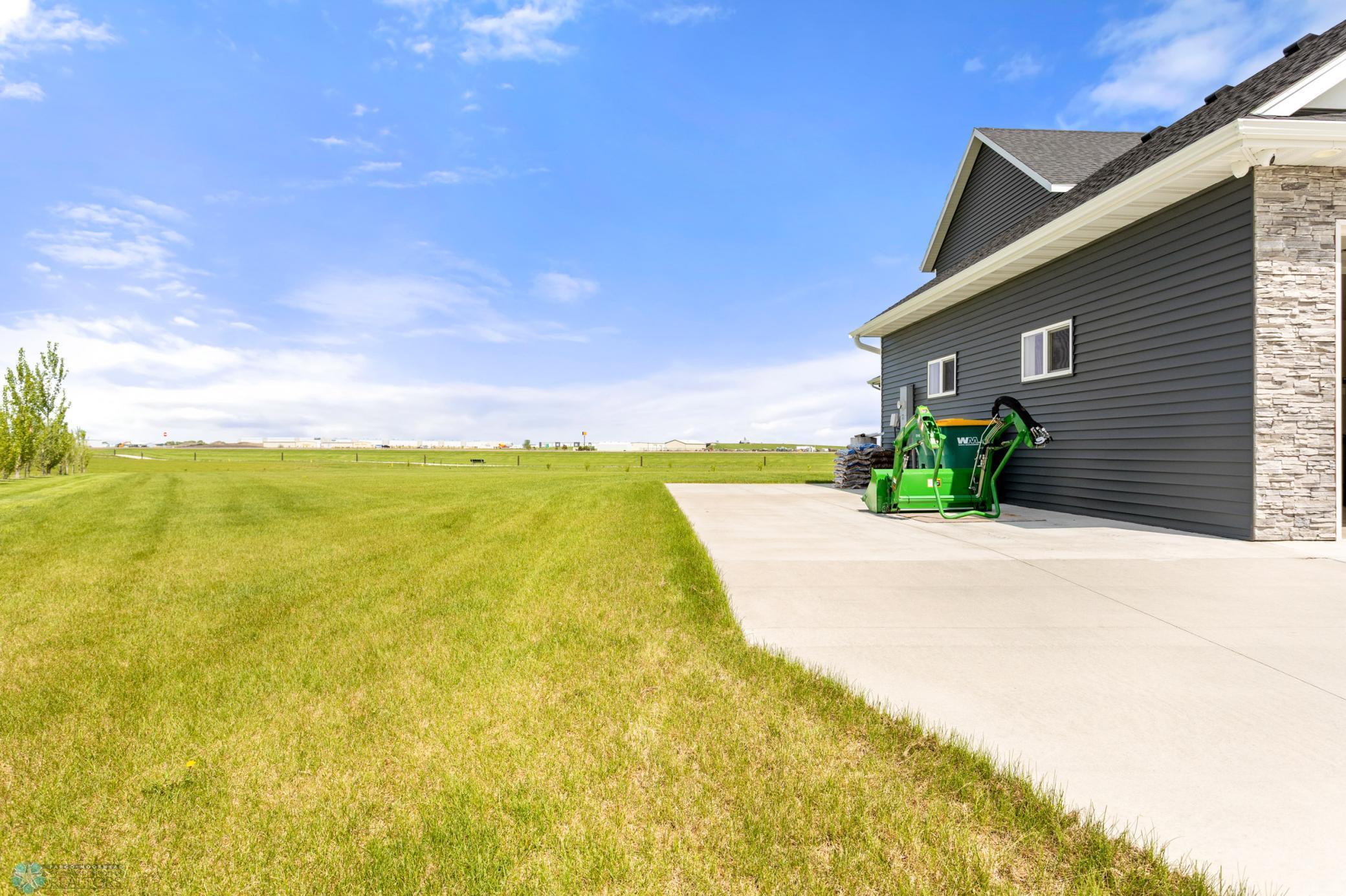 Reiles Acres, North Dakota 58102, United States, 5 Bedrooms Bedrooms, ,5 BathroomsBathrooms,Residential,Active,140233