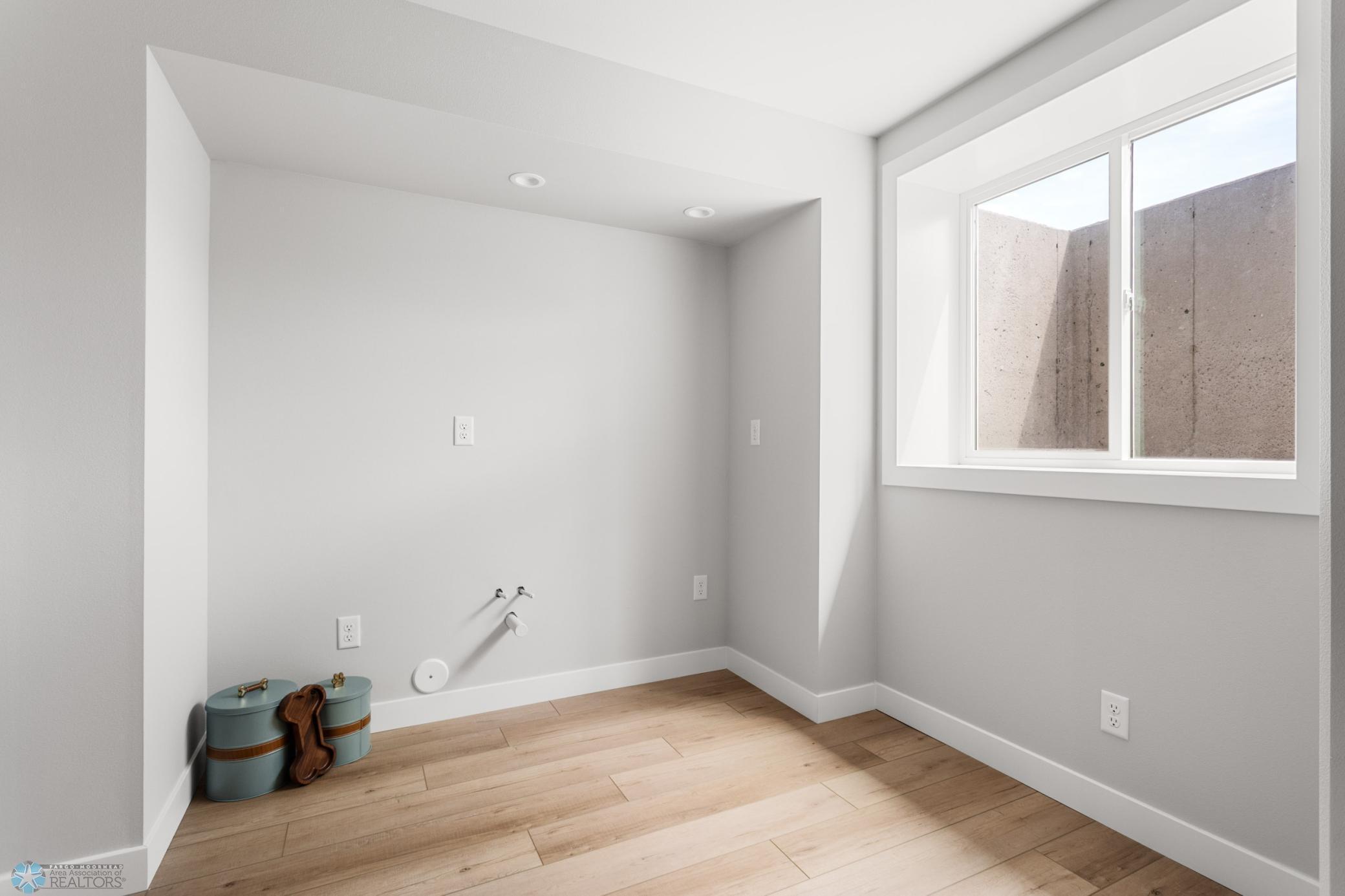 Reiles Acres, North Dakota 58102, United States, 5 Bedrooms Bedrooms, ,5 BathroomsBathrooms,Residential,Active,140233