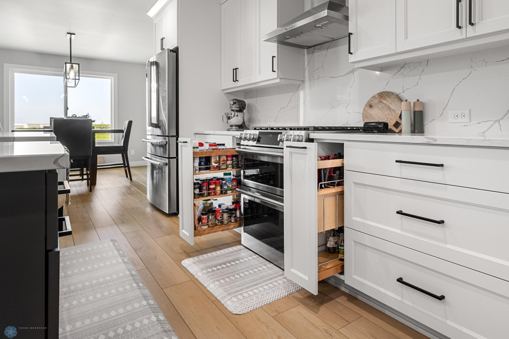 Reiles Acres, North Dakota 58102, United States, 5 Bedrooms Bedrooms, ,5 BathroomsBathrooms,Residential,Active,140233