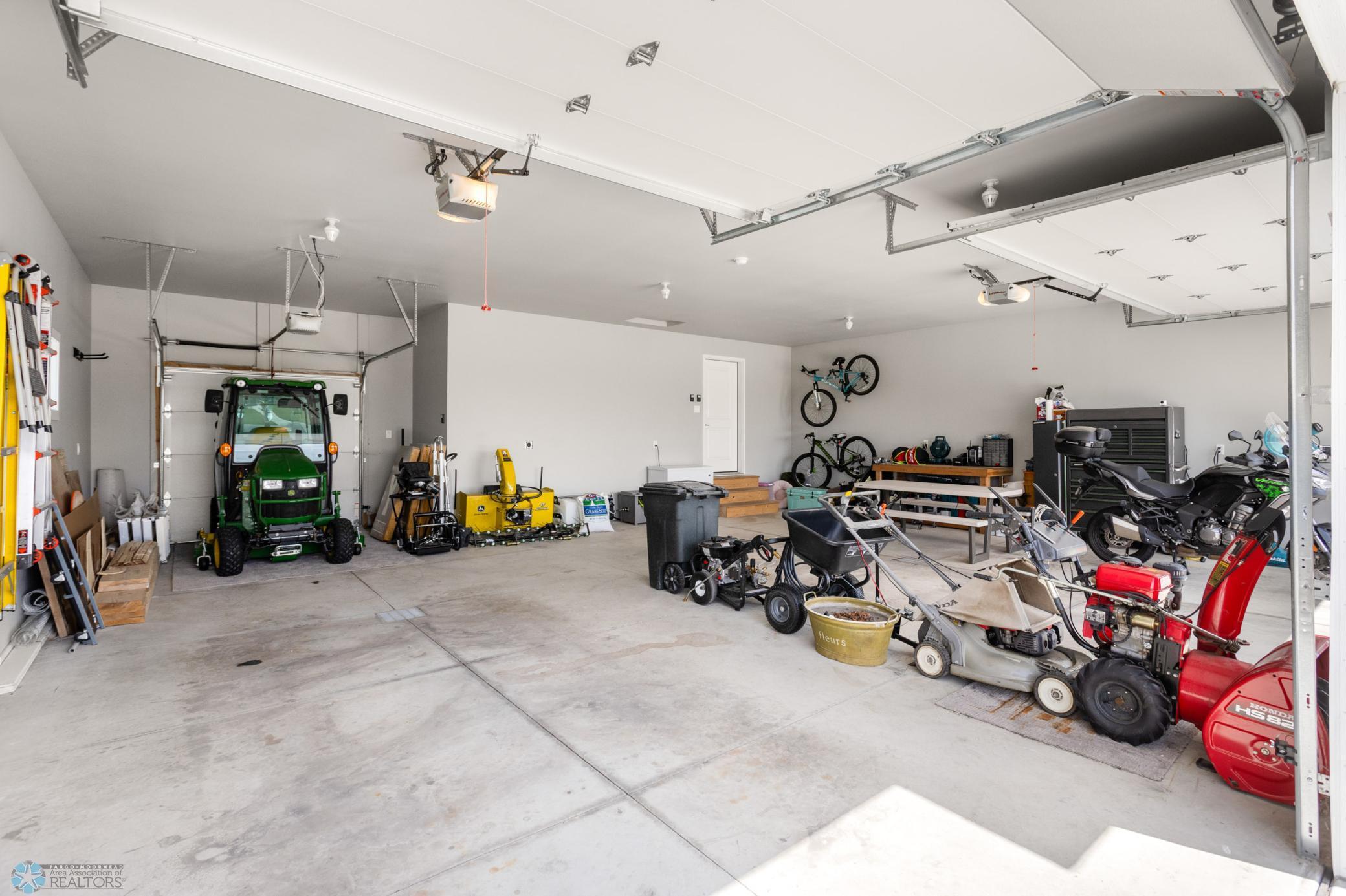 Reiles Acres, North Dakota 58102, United States, 5 Bedrooms Bedrooms, ,5 BathroomsBathrooms,Residential,Active,140233