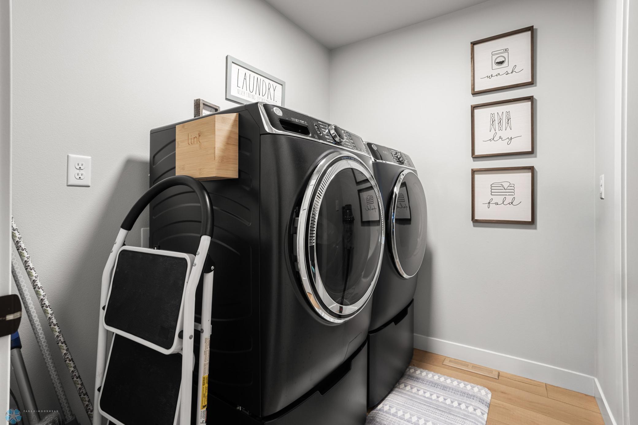 Reiles Acres, North Dakota 58102, United States, 5 Bedrooms Bedrooms, ,5 BathroomsBathrooms,Residential,Active,140233