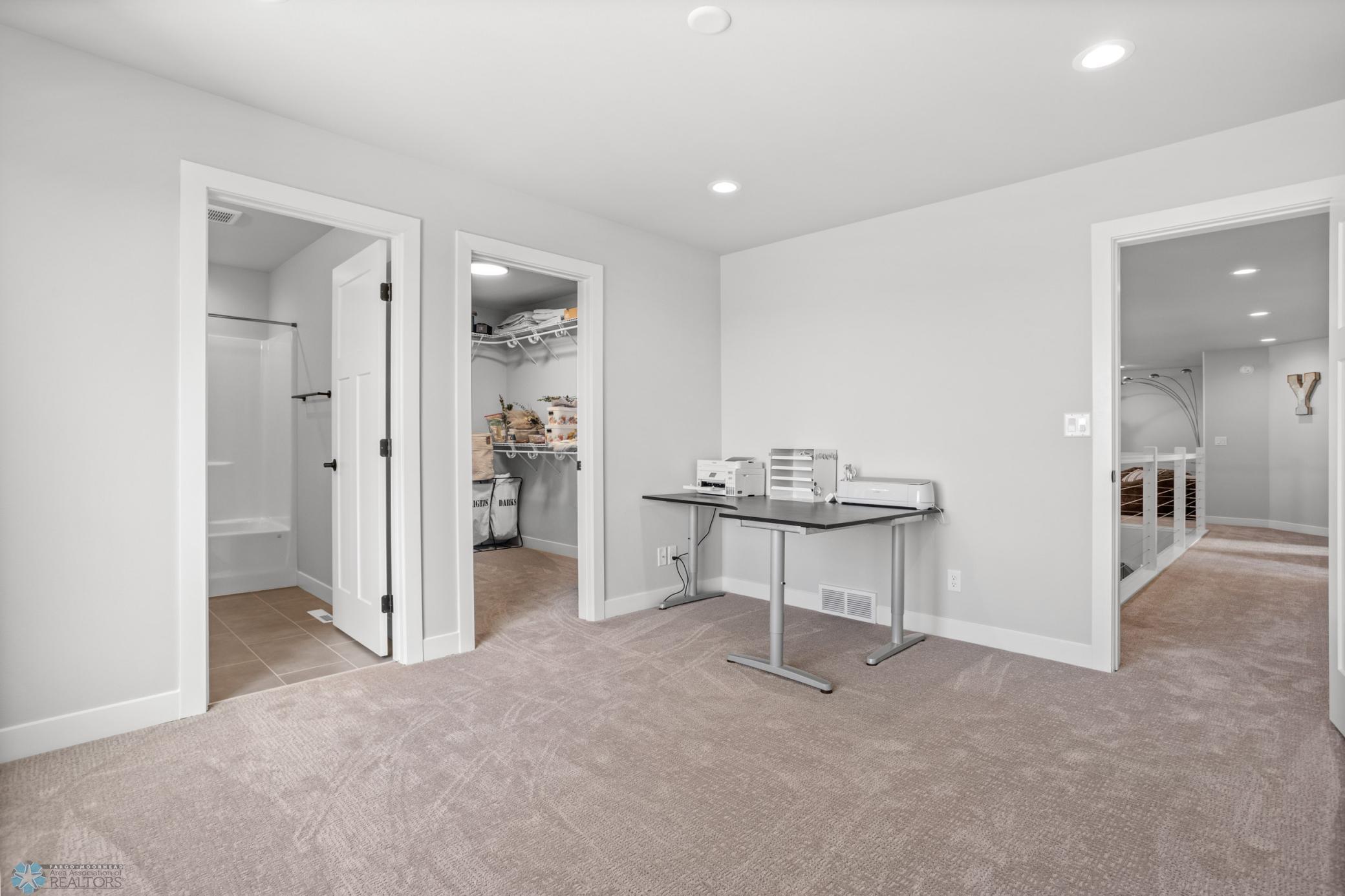 Reiles Acres, North Dakota 58102, United States, 5 Bedrooms Bedrooms, ,5 BathroomsBathrooms,Residential,Active,140233