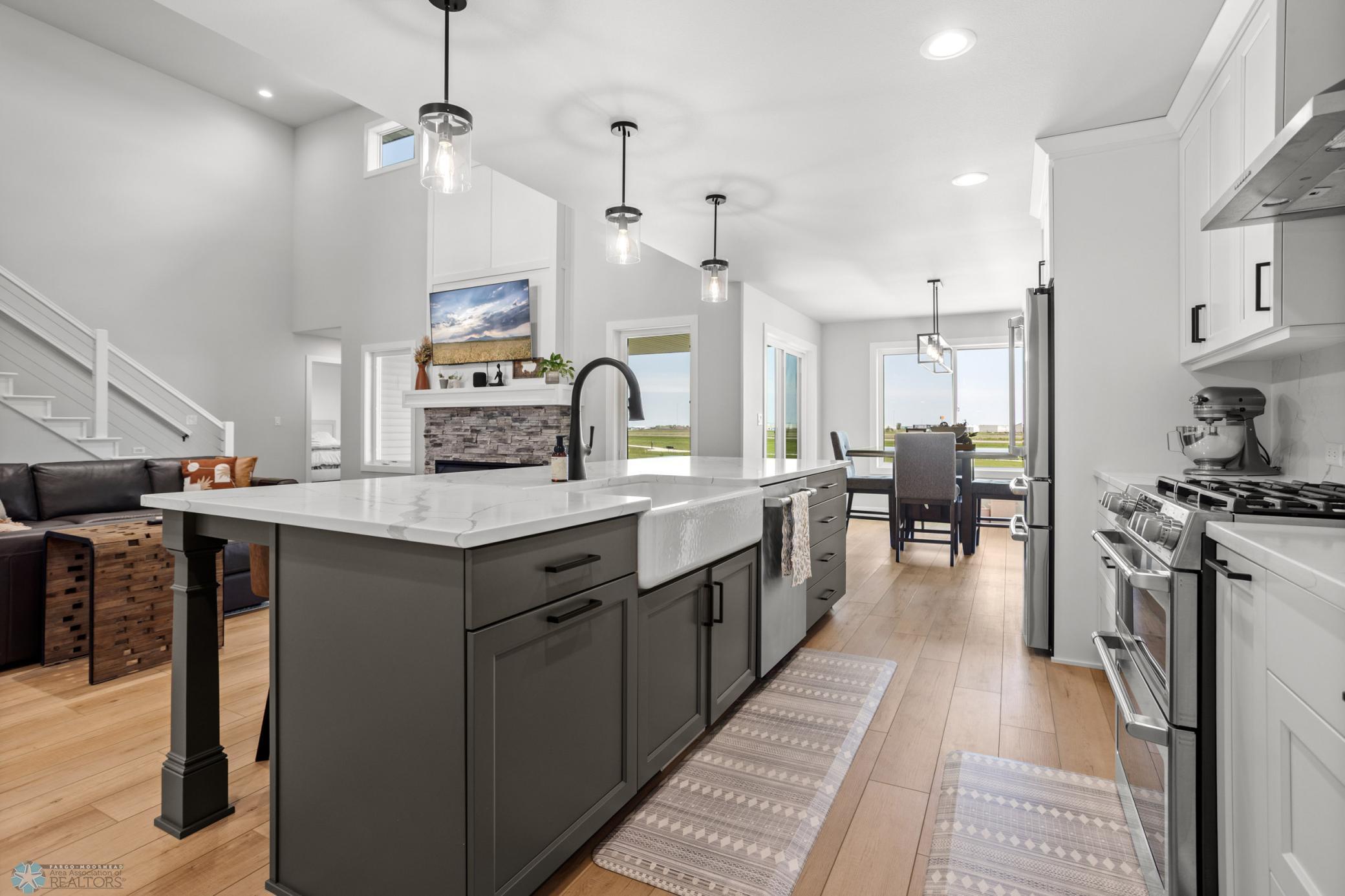 Reiles Acres, North Dakota 58102, United States, 5 Bedrooms Bedrooms, ,5 BathroomsBathrooms,Residential,Active,140233