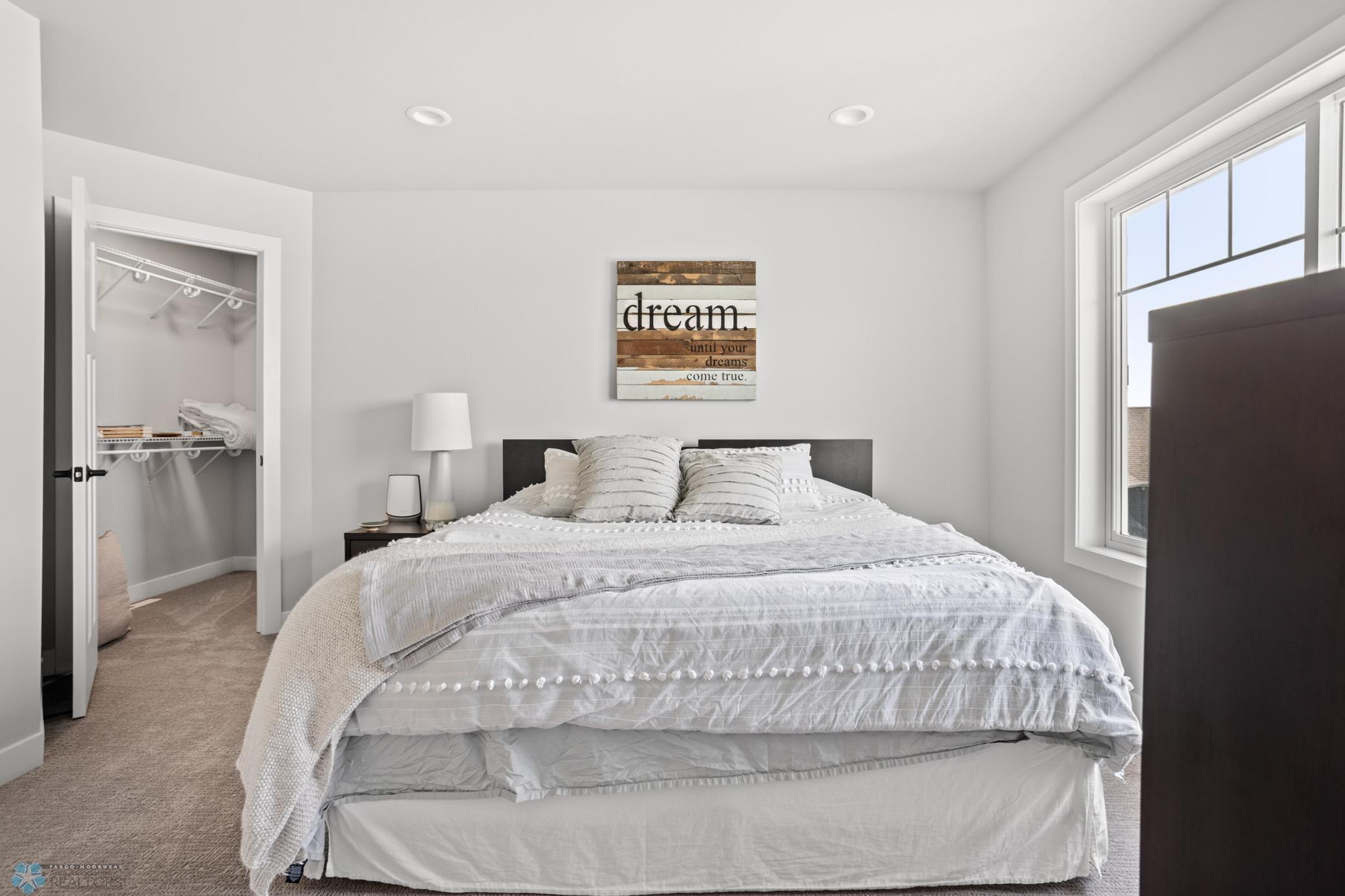 Reiles Acres, North Dakota 58102, United States, 5 Bedrooms Bedrooms, ,5 BathroomsBathrooms,Residential,Active,140233