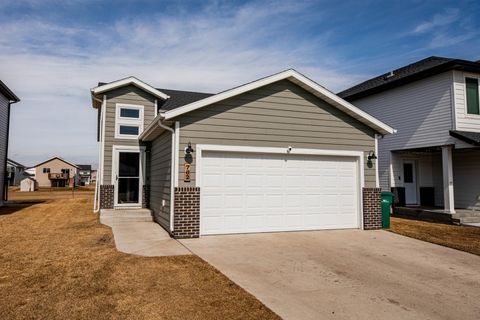 Homes For Sale - 762 2nd Avenue<br/> Cass County, Horace, ND 58047