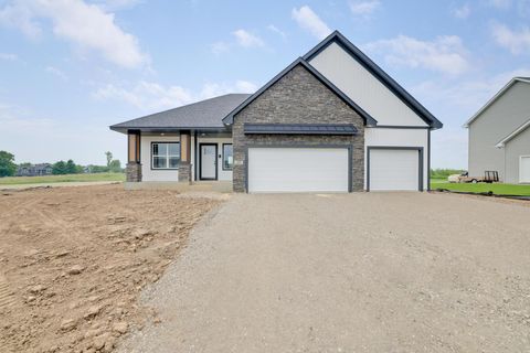 Homes For Sale - 909 Acorn Court<br/> Hudson, WI 54016