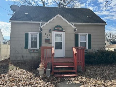 Homes For Sale - 905 9th Avenue<br/> Mower County, Austin, MN 55912