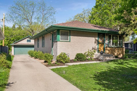 Homes For Sale - 1901 Malvern Street<br/> Ramsey County, Roseville, MN 55113